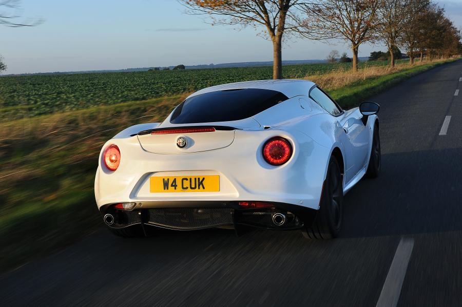  Alfa Romeo 4C 2015 года  (UK) (фото 12 из 45)